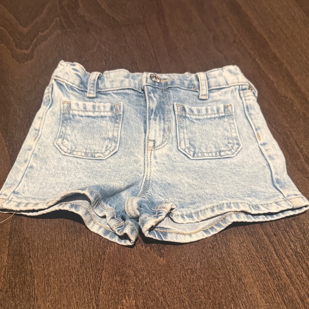 GAP Light Wash Jean Shorts -Girls Size 5 Year